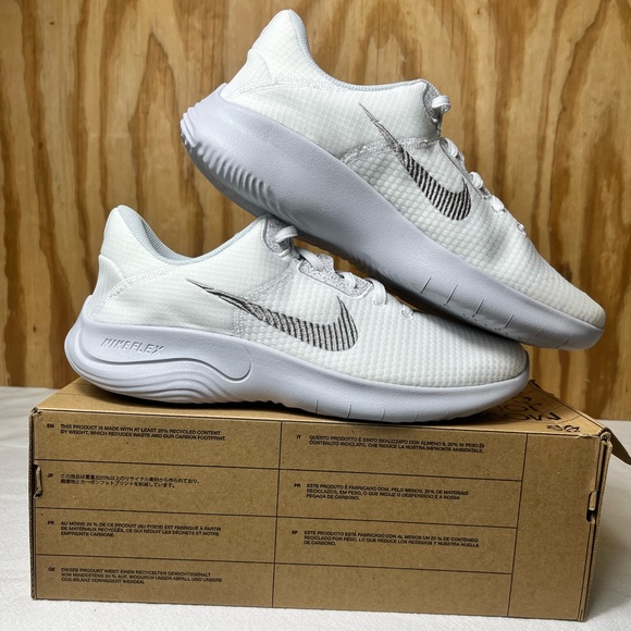 NWT Women’s Flex Experience Rn 11 NN (W) !! Size 11. Never worn before. - Picture 4 of 5